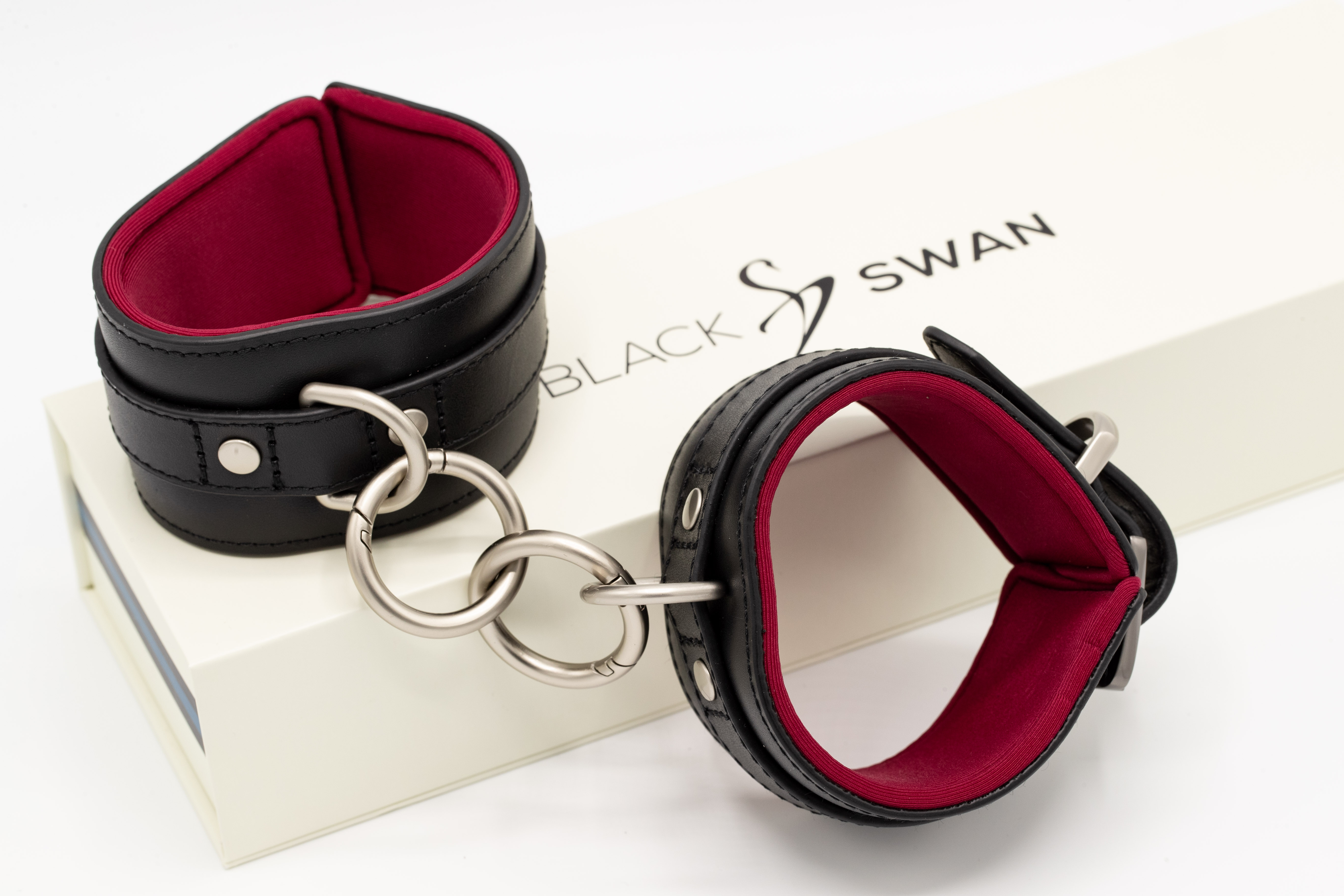 BLACK SWAN DESIGNZ - Fussfesseln Black Berry - S