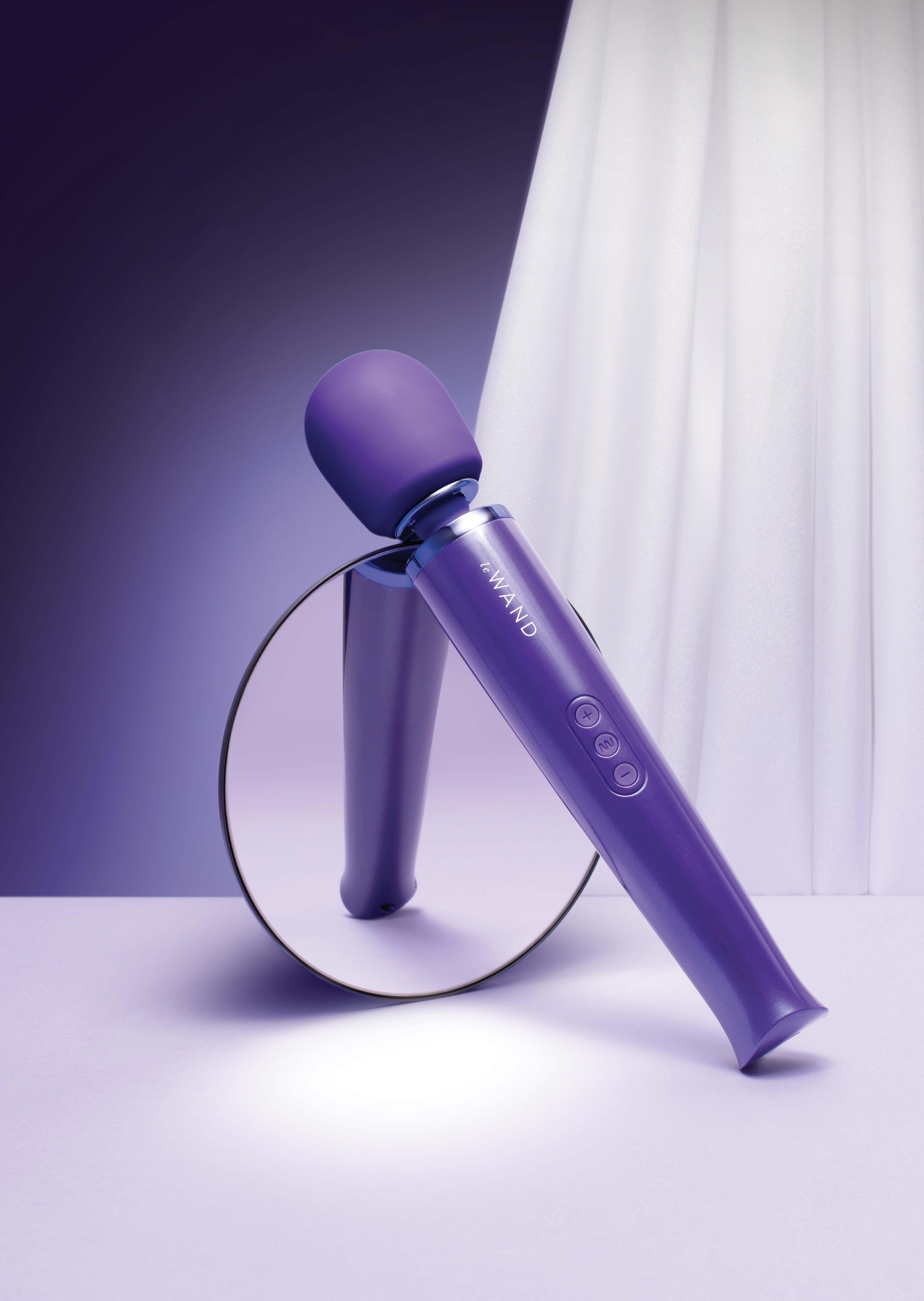 Le Wand Purple rechargeable massager