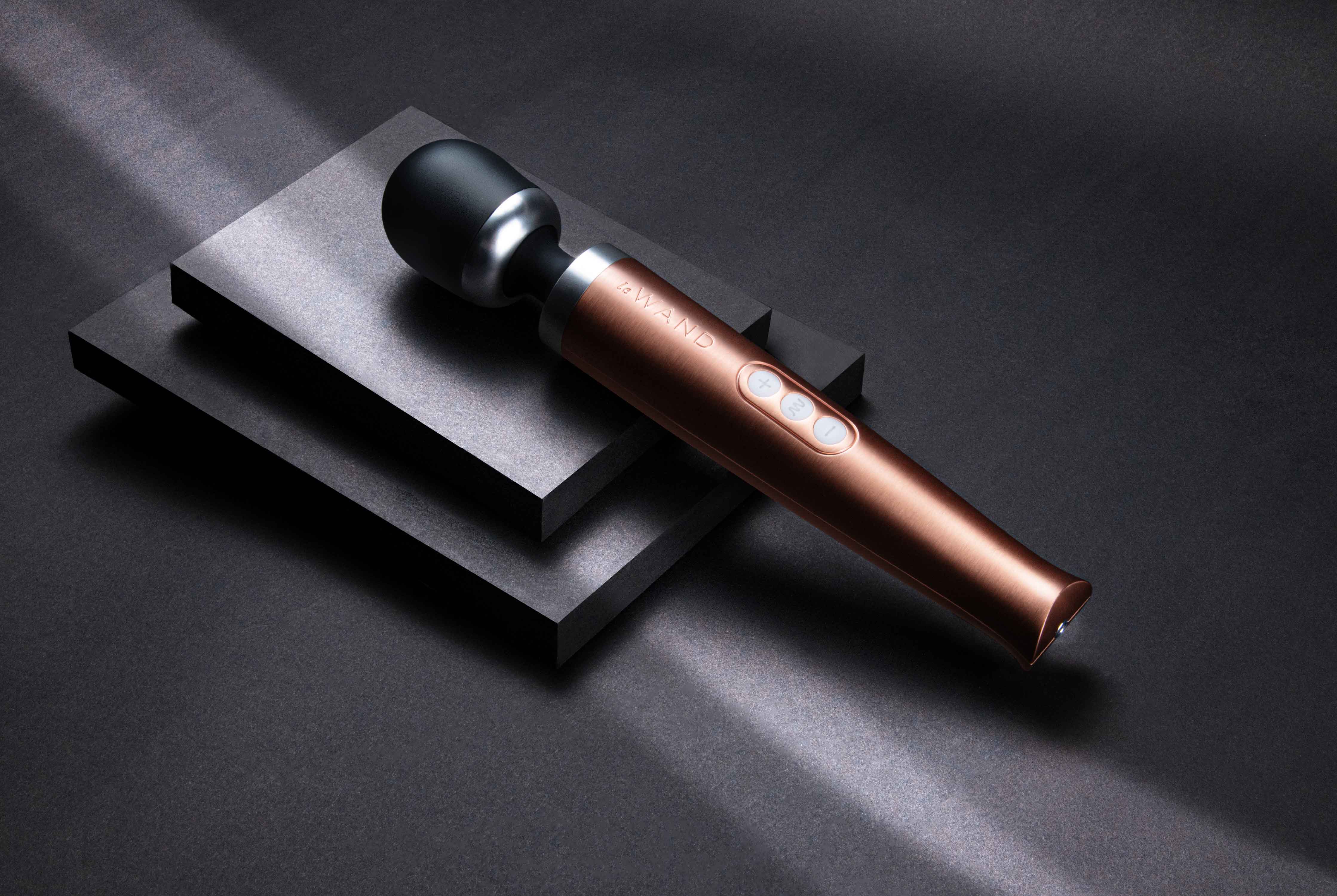 Le Wand Die Cast rechargeable massager rose gold 