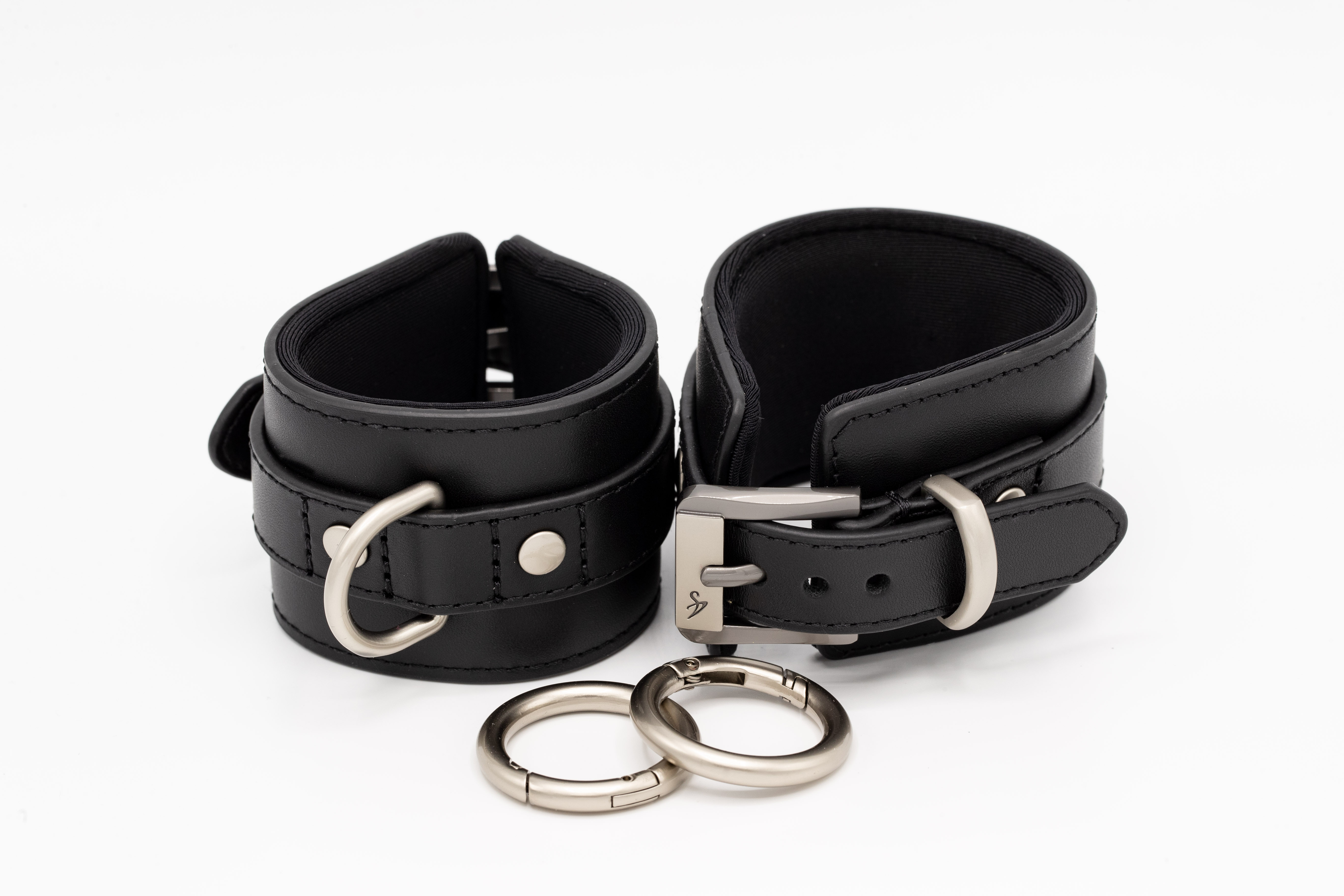 BLACK SWAN DESIGNZ - Handfesseln Black Passion - L